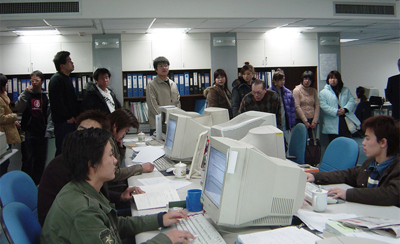 本公司首任董事长菅濑先生携日本四日市大学的北岛正义教授及学生来访